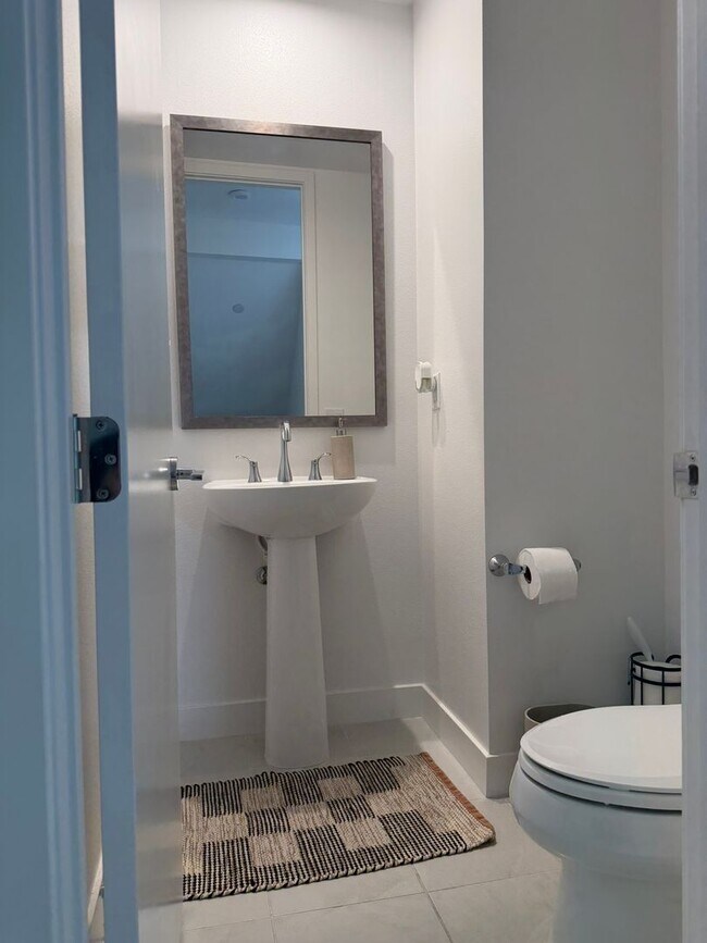 Foto del edificio - Everly At Civita Gorgeous Home with Lots of Upgrades- A Resort Style Living in the Heart of San D...