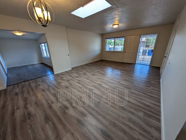 Foto del edificio - 6200 Prairie Rd NE