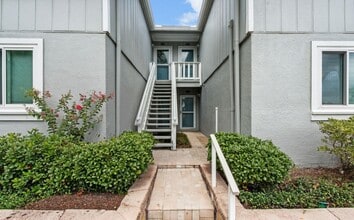 Building Photo - 603 Summer Pl