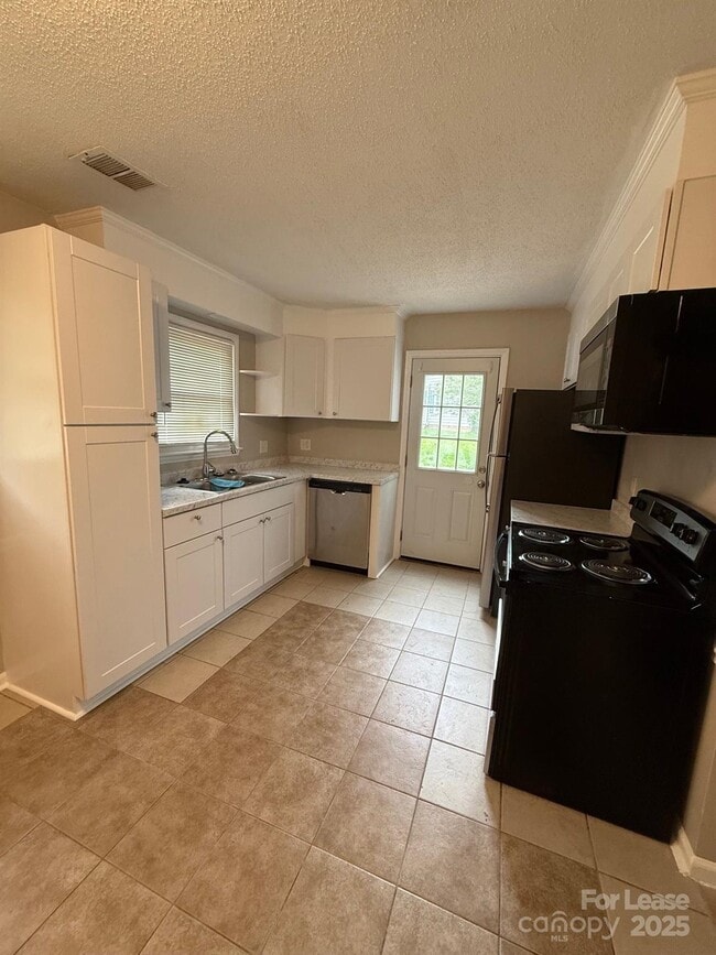 Building Photo - 9413 Split Rail Ln