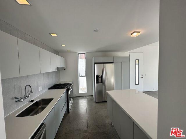 Building Photo - 825 Kodak Dr
