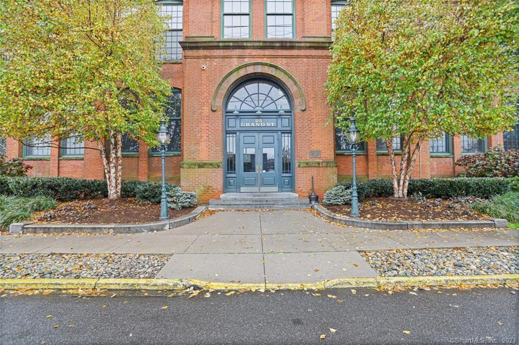 Primary Photo - 25 Grand St