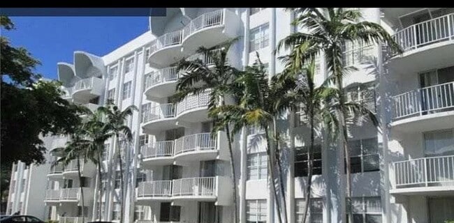 Building Photo - 492 NW 165th Street Rd