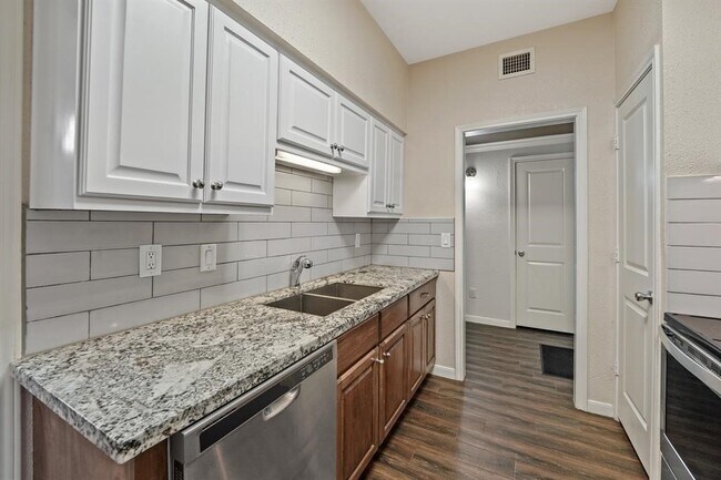 Foto del edificio - 2400 N Braeswood Blvd