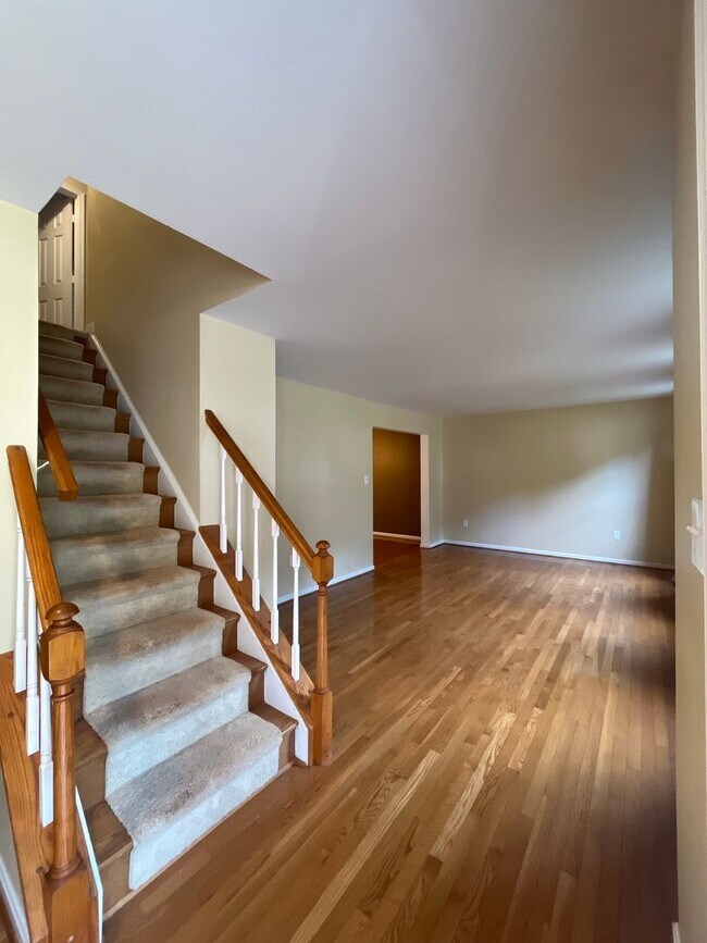 Building Photo - Tranquil 4BR Home in Sterling, VA w/ Two C...