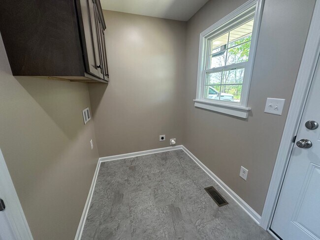Foto del edificio - Newly Renovated Home in Shelbyville - 30 m...