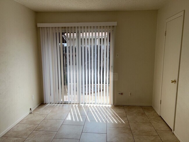 Foto del edificio - 2210 Silverway Dr