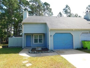 Building Photo - 144 Village Ct