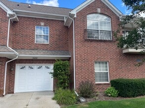 Building Photo - 54242 E Annsbury Cir
