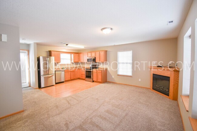 Foto del edificio - 2 bedroom, 2 bath Townhome with open floor...