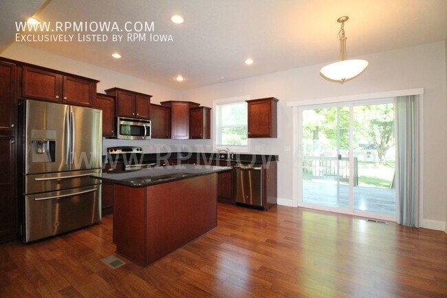 Foto del edificio - UPDATED KITCHEN!! 3 Bedroom, 2.5 Bath Home...