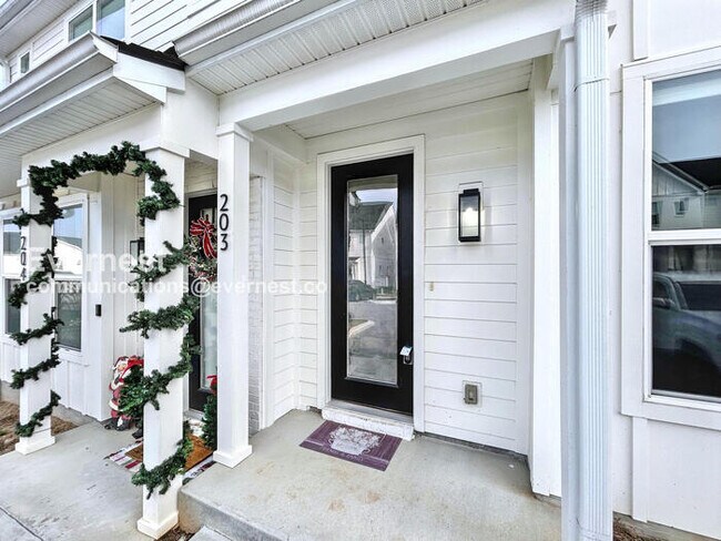 Building Photo - 203 Jeffries Wy