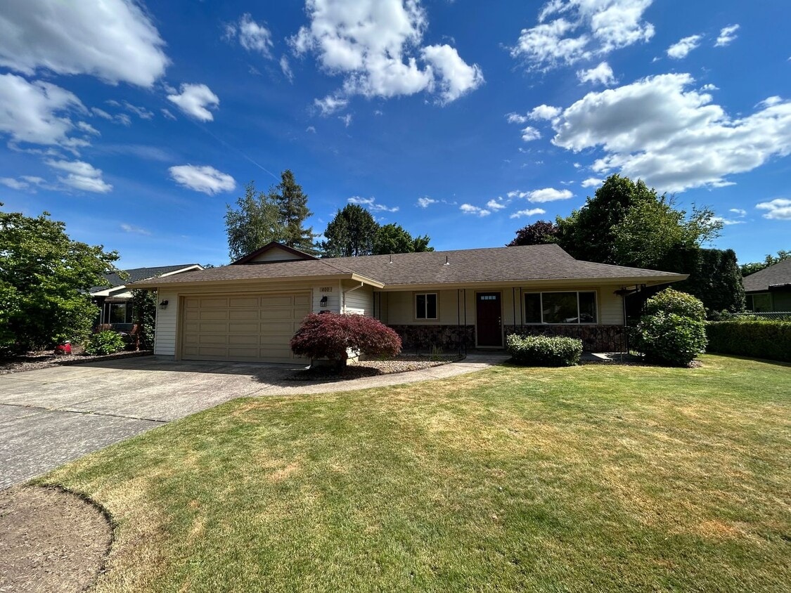 Primary Photo - Beautifully Renovated Mid-Century Home in ...