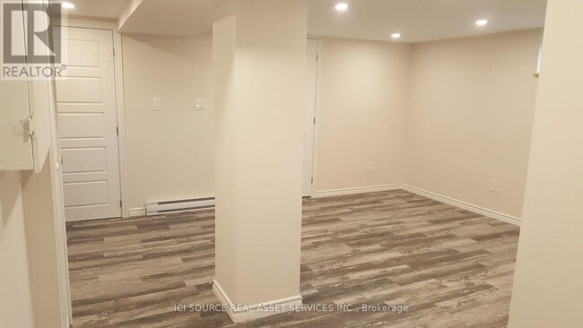 Building Photo - 44 Bartonville Ave W