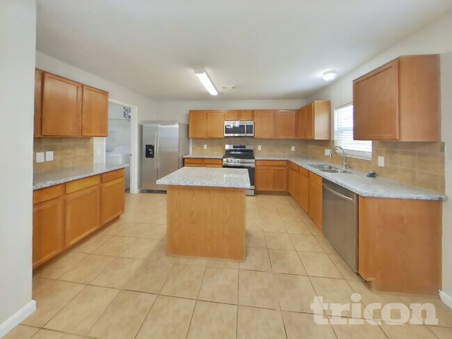 Foto del edificio - 2744 Woodspring Forest Dr