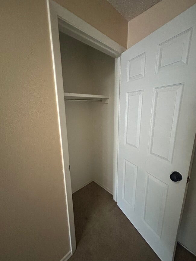 Coat Closet - 1233 Guelbreth Ln