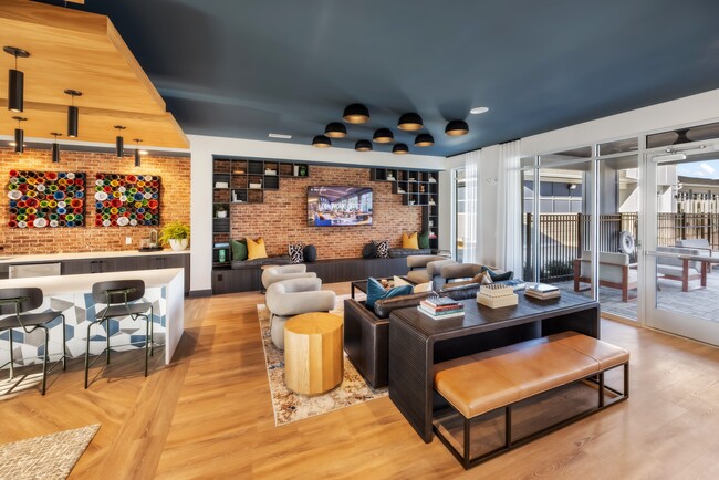 Building Photo - Creekstone at 316