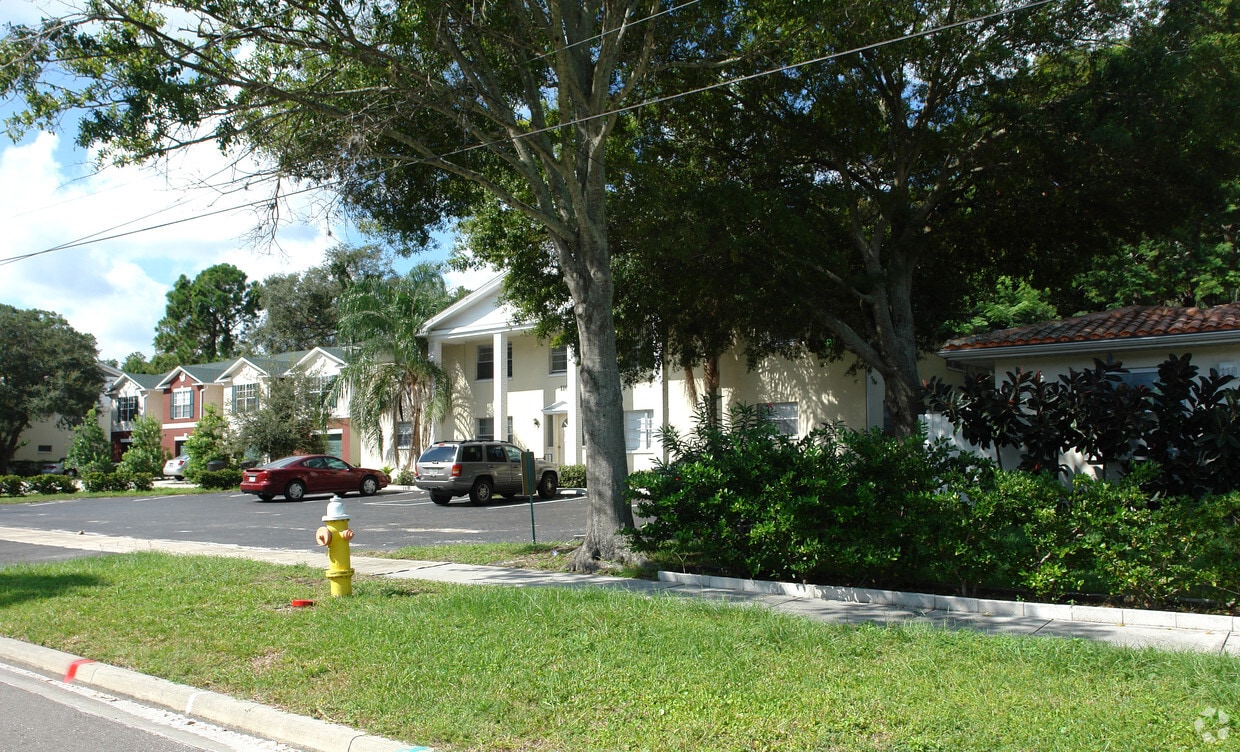 Building Photo - Fairway Gardens Apartments