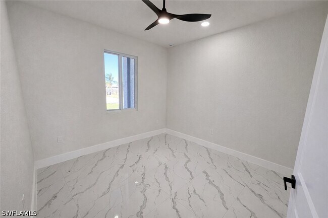 Foto del edificio - 4820 24th St SW