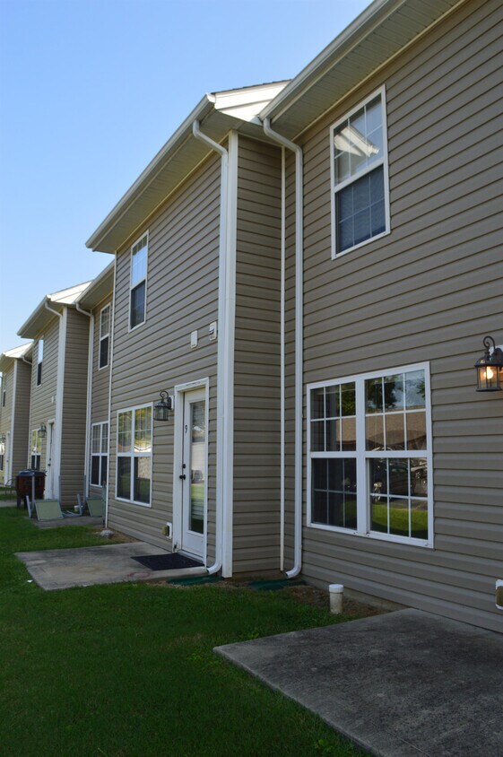 Building Photo - 112 W Zupan St