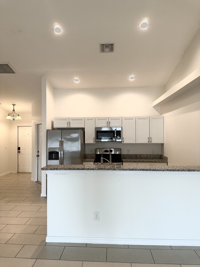 Building Photo - 1818 SW 15th Pl