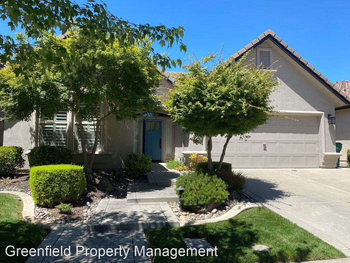 Primary Photo - 3 br, 2 bath House - 1269 Lakeshore Dr.