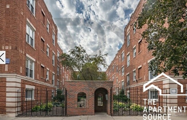 Building Photo - 953 W Cornelia Ave