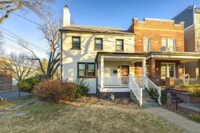 Foto del edificio - 1900 Q St SE