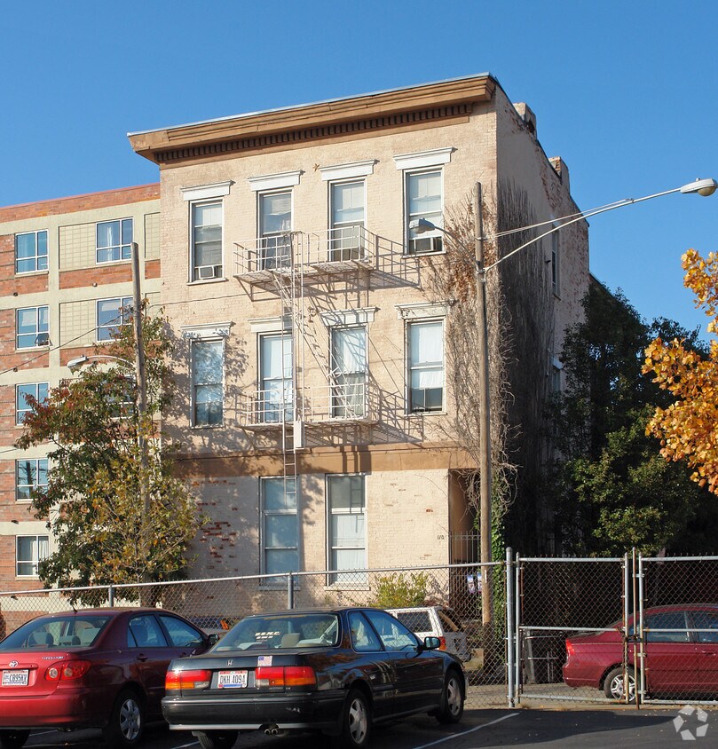 Primary Photo - 1111 Spring St