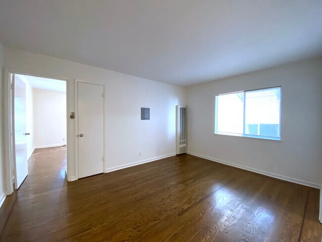 Building Photo - 121 Broderick St