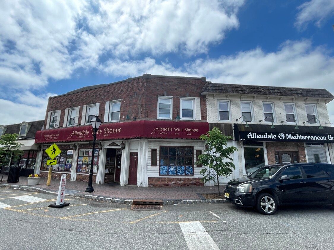 Primary Photo - 101 W Allendale Ave