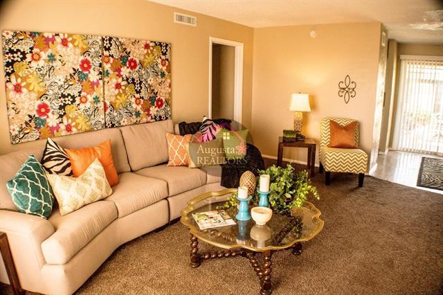 Foto del edificio - 2800 Sayles Blvd