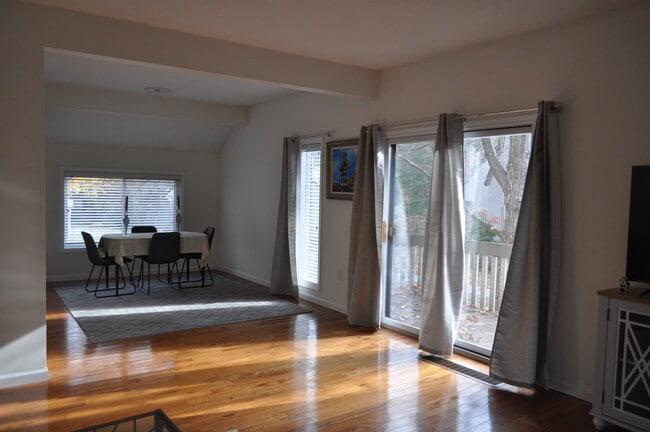 Building Photo - 29 Crocus Ln