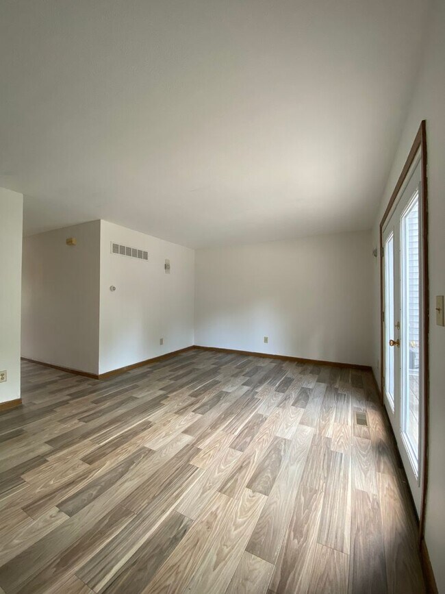 Building Photo - 817 W Wilden Ave
