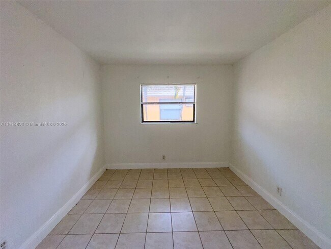 Foto del edificio - 4051 N Dixie Hwy