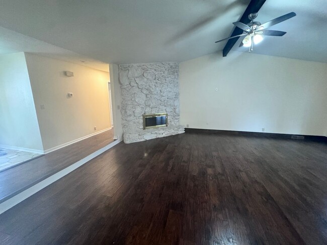 Foto del edificio - Updated 3 Bedroom with Office/Bonus Room