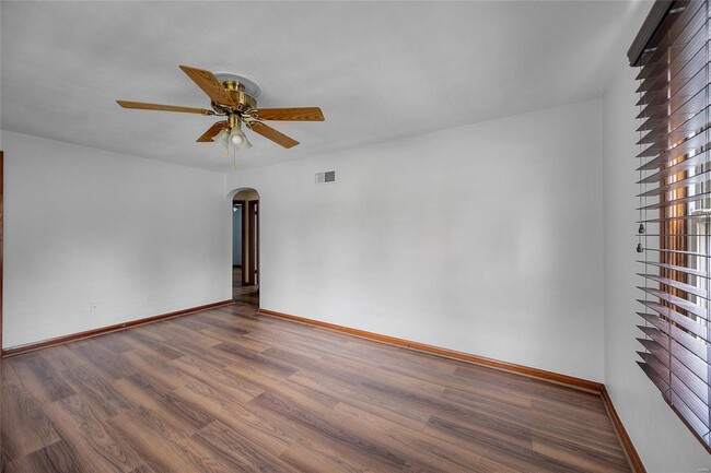 Foto del edificio - 9537 Chester Ave