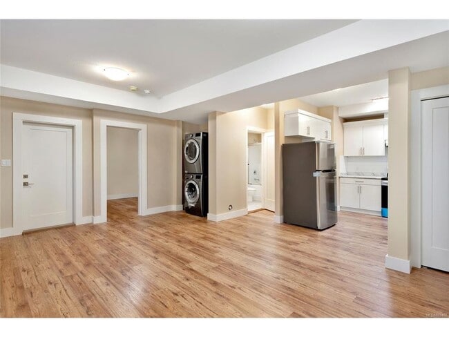Building Photo - 5781 Linyard Rd