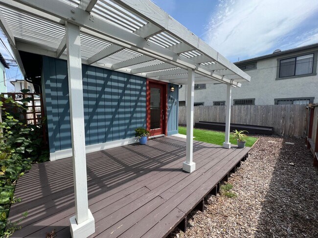 Building Photo - 4623-4625 Hamilton