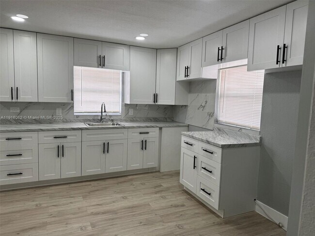 Foto del edificio - 141 W 6th St