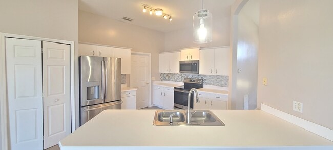 Building Photo - 6750 Ferri Cir
