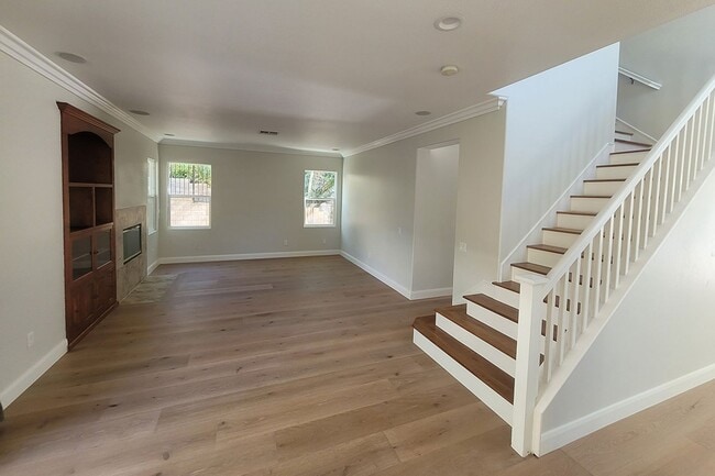 Building Photo - Wonderful 4+3 Bright-Sunny-Open in great Area!