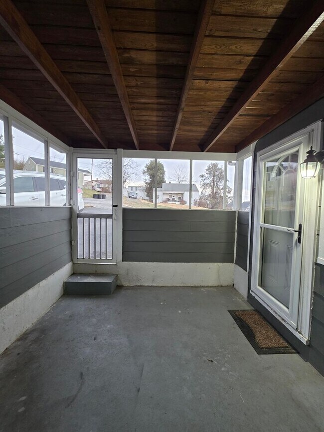 Building Photo - 116 Sixth Ave