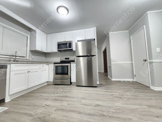 Foto del edificio - 418 Center Cir SW