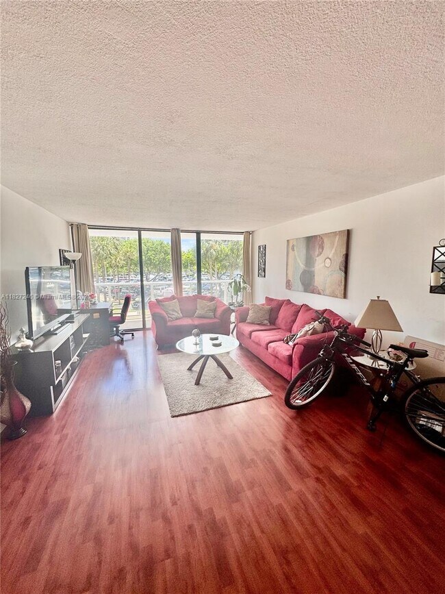 Building Photo - 3731 N Country Club Dr