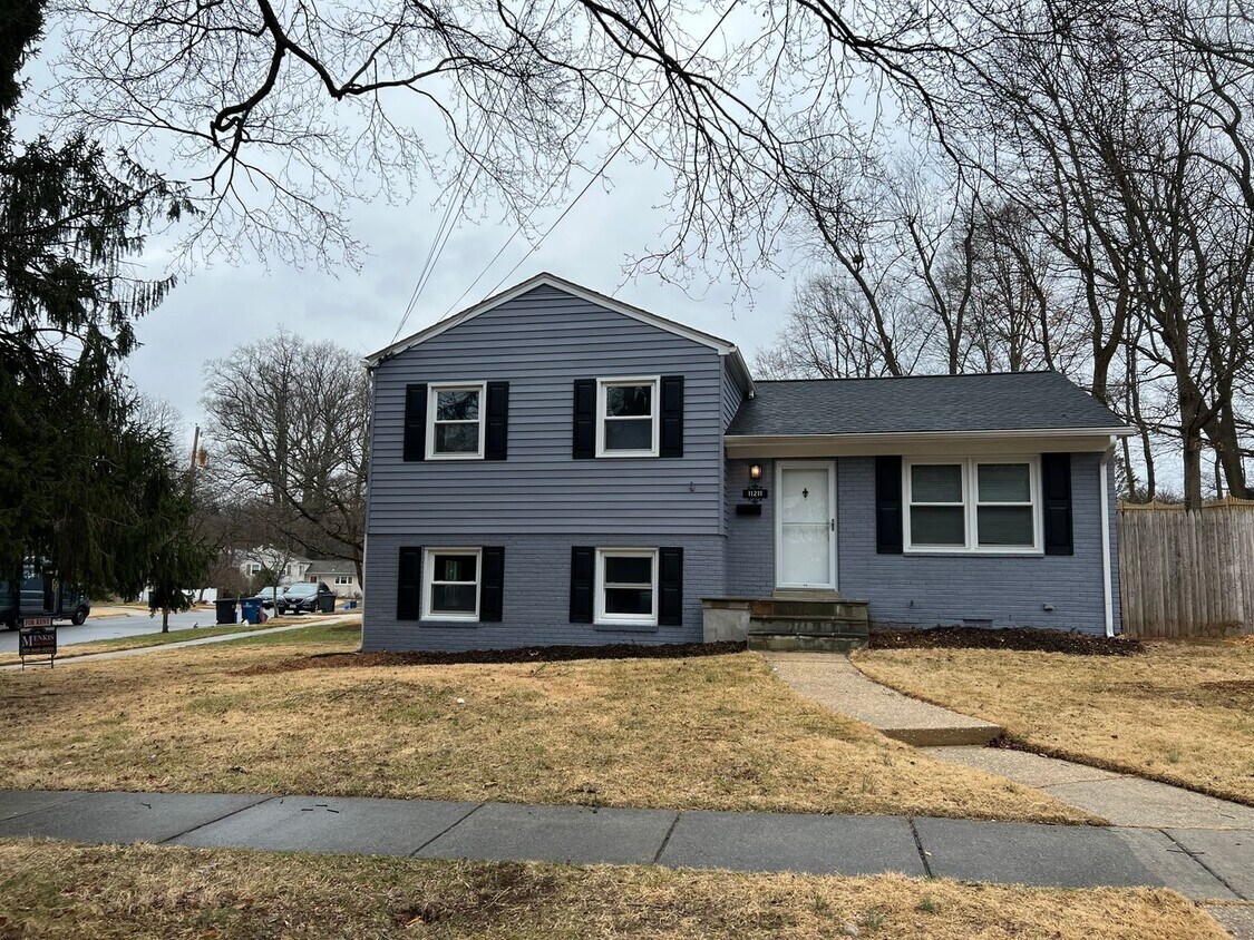 Foto principal - Lovely Split Level Close to Walter Reed, N...