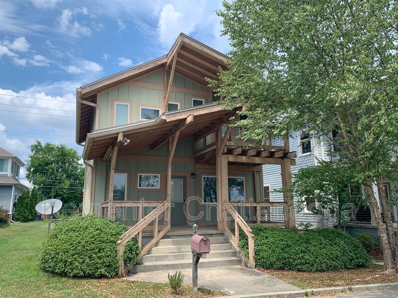 Primary Photo - 630 E 17th St