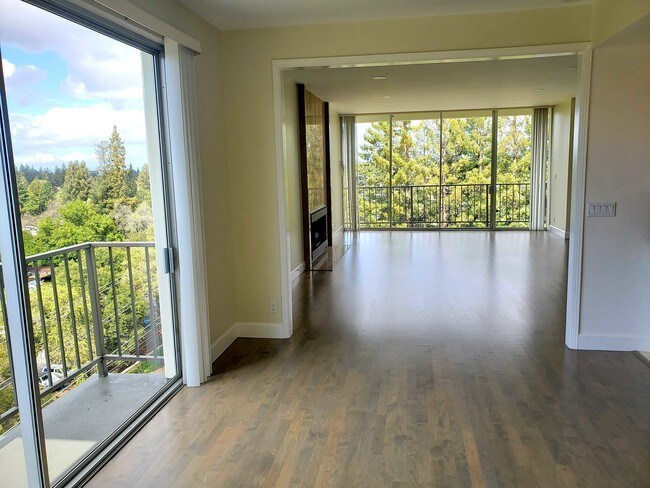 Building Photo - 1330 University Dr