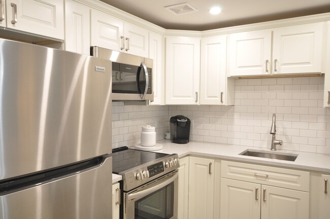 Building Photo - 100 Ledgewood Dr