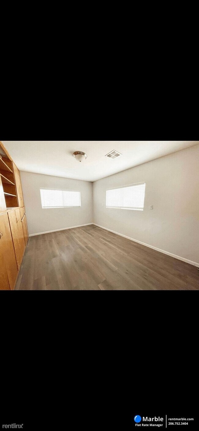 Building Photo - 2 br, 1 bath Townhome - 90 W 100 S